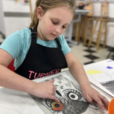 Art_student_8_yrs_old_with_charcoal_and_pastel_project